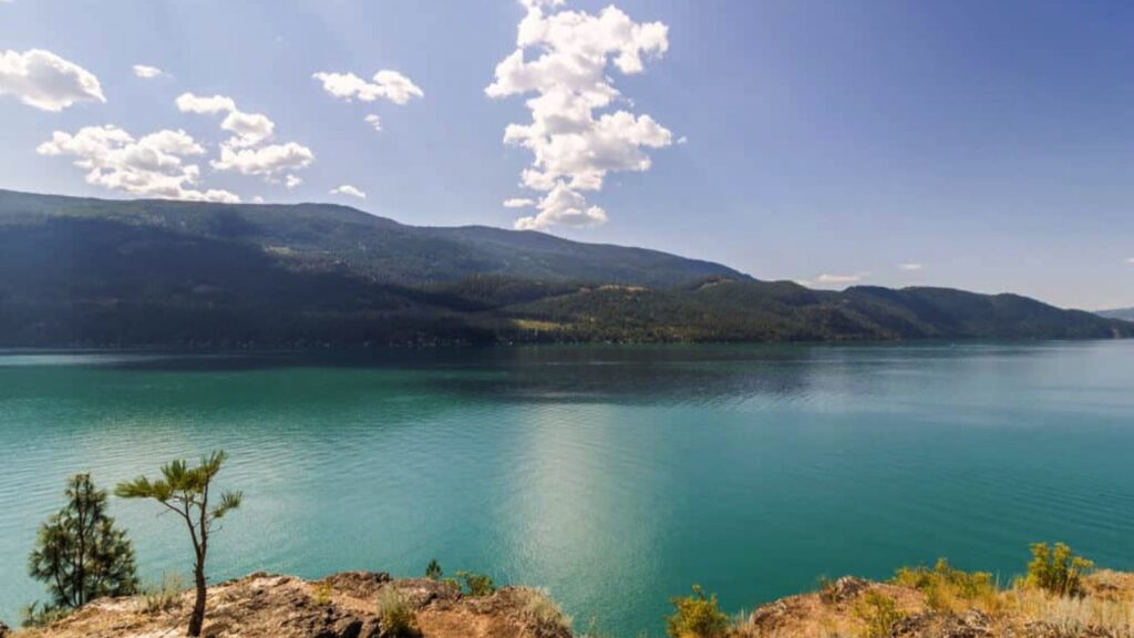turquoise lake