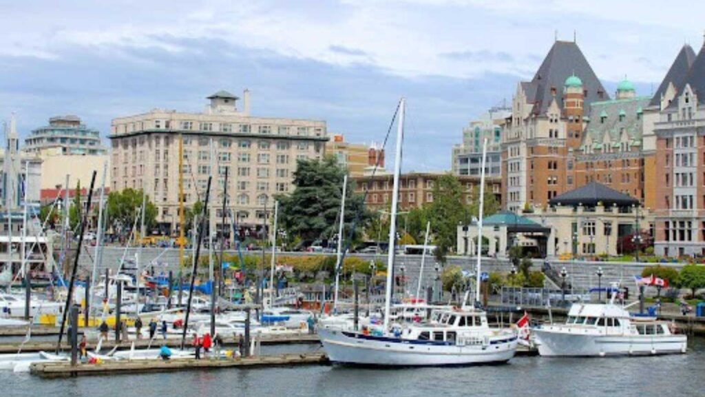 boats in victoria harbor